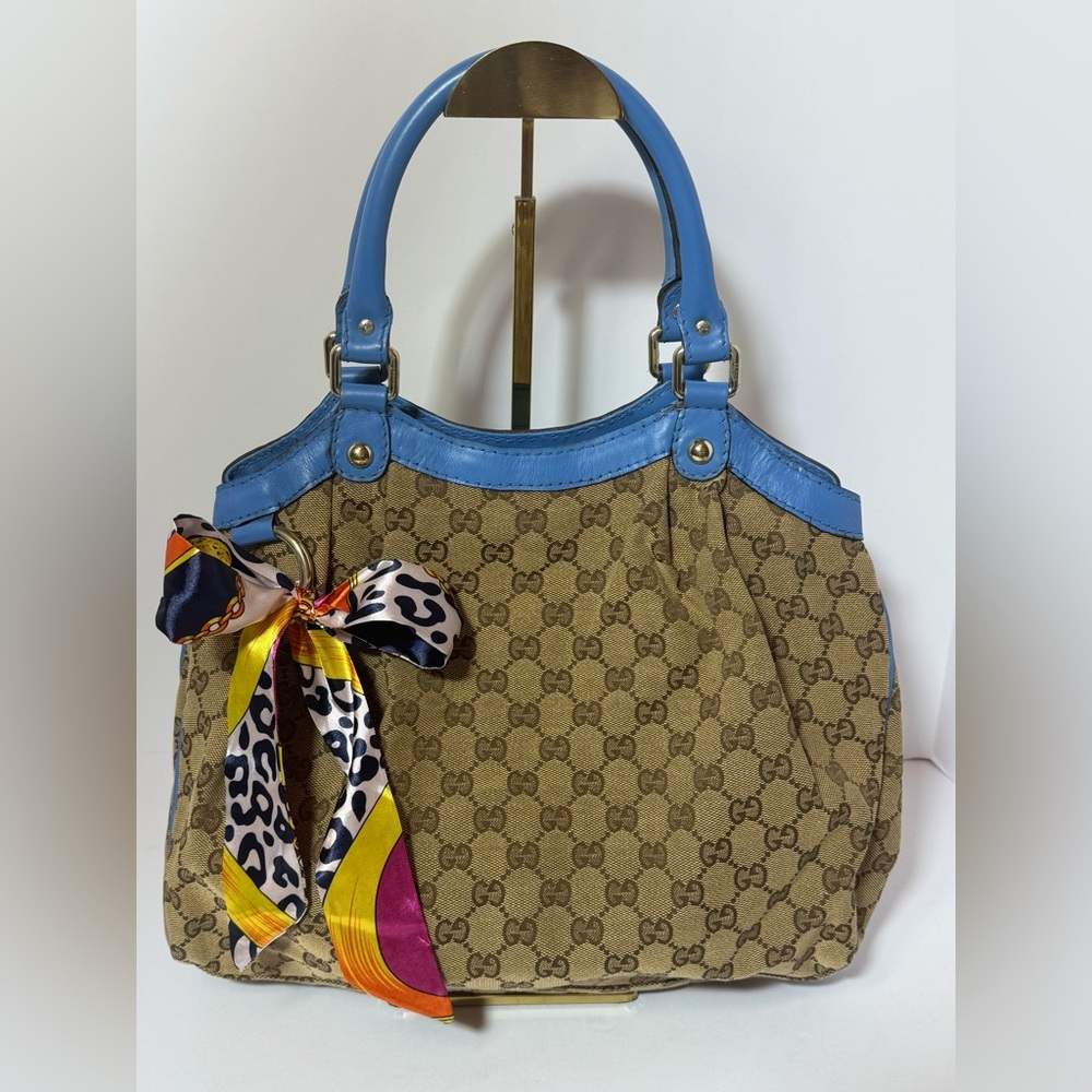 SOLD

Gucci Tan and Blue Shoulder Bag